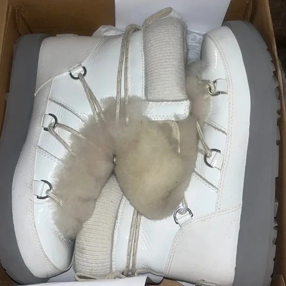 UGG snow boots sherpa fur insider & out - Picture 1 of 6